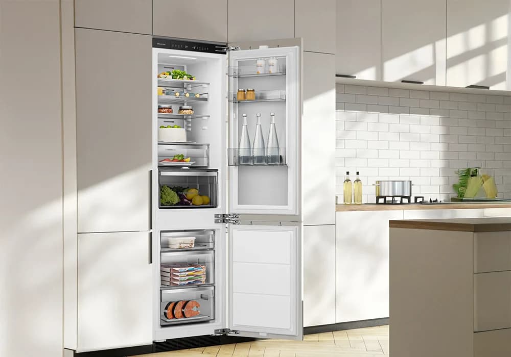 Réfrigérateur Combiné Encastrable HISENSE 252L (RB3B250SAWE) - Image 1