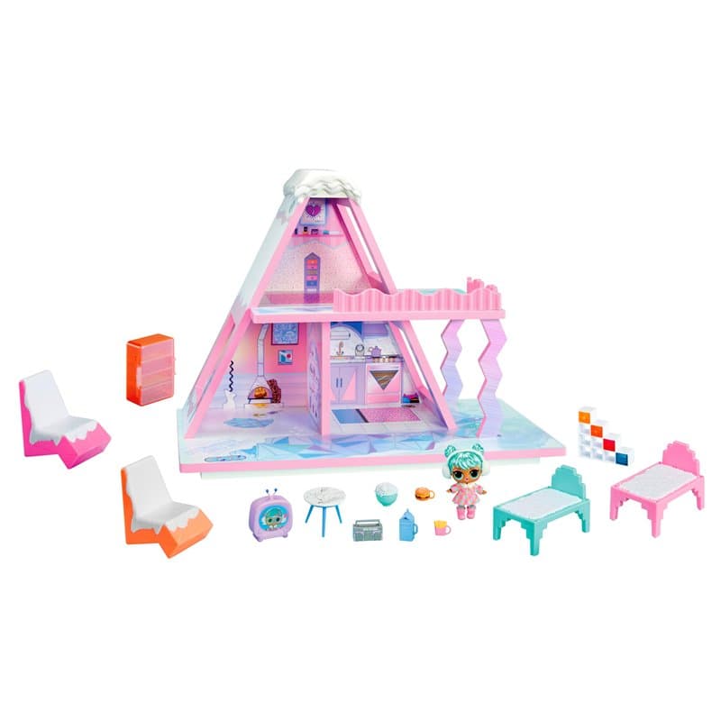 L.O.L. Surprise! Winter Snow Chalet avec Tot - en Bois Véritable, + de 15 Surprises, Livré avec Une Poupée Exclusive, pour Les E