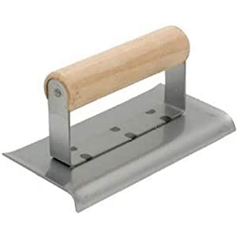 La truelle à béton de Marshalltown, R 10 mm, L 13 mm, en acier avec manche en bois 152x70 mm, permet de bien arrondir le béton