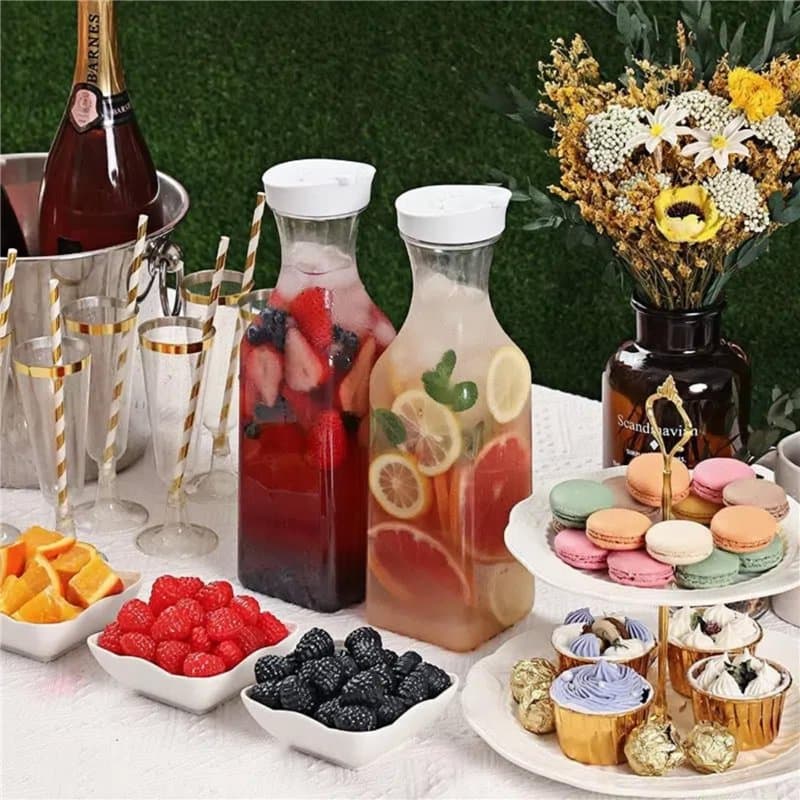 Lot de 2 carafes en plastique de 1,5L avec couvercles à clapet blancs, carafe pour eau, carafe pour jus, adaptée pour eau, jus,