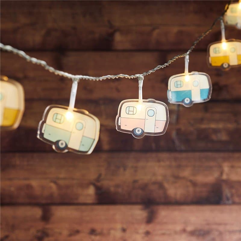 Lights4fun Guirlande Lumineuse Camping avec 12 Caravanes à LED Blanc Chaud à Piles pour Intérieur