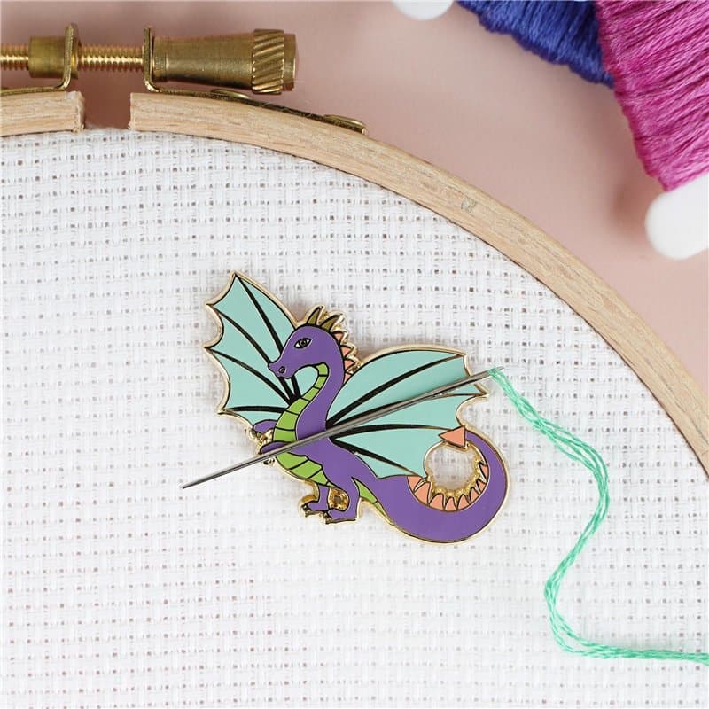 Caterpillar Cross Stitch Needle Minder Dragon pour Point de Croix, Couture, Broderie et Accessoires de Couture, émail et magnéti