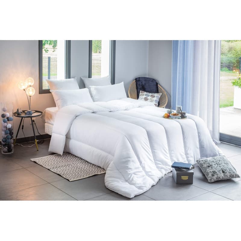 Blanrêve - Couette confort - Tempérée - Pour lit de 1 personne - Fibres Synthétiques Douces - Entretien Facile - Blanc - 140x200