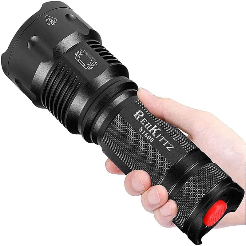 REHKITTZ Torche Lampe de Poche LED, 3300 Lumens Lampe Torche Super Grande Lampe de Torche Militaire Tactique Ultra Puissante Aju