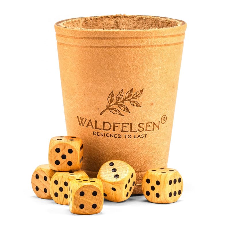 Waldfelsen® Gobelet à dés en Cuir Véritable (9 cm) avec 6 cubes en bois (16 mm) en bois de hêtre Tasses en Cuir Set de dés pour