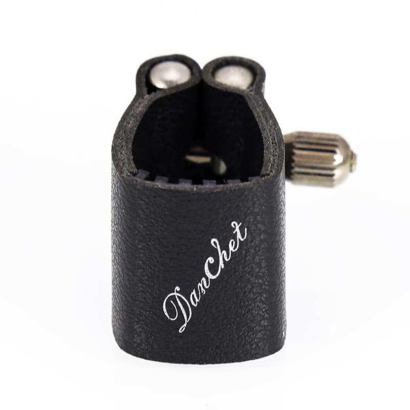 Ligature en cuir pour saxophone soprano avec capuchon en plastique