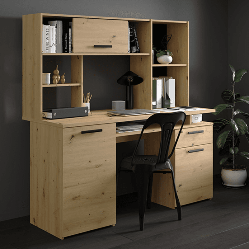 Le bureau 2 portes 1 tiroir et 2 niches coloris chêne.