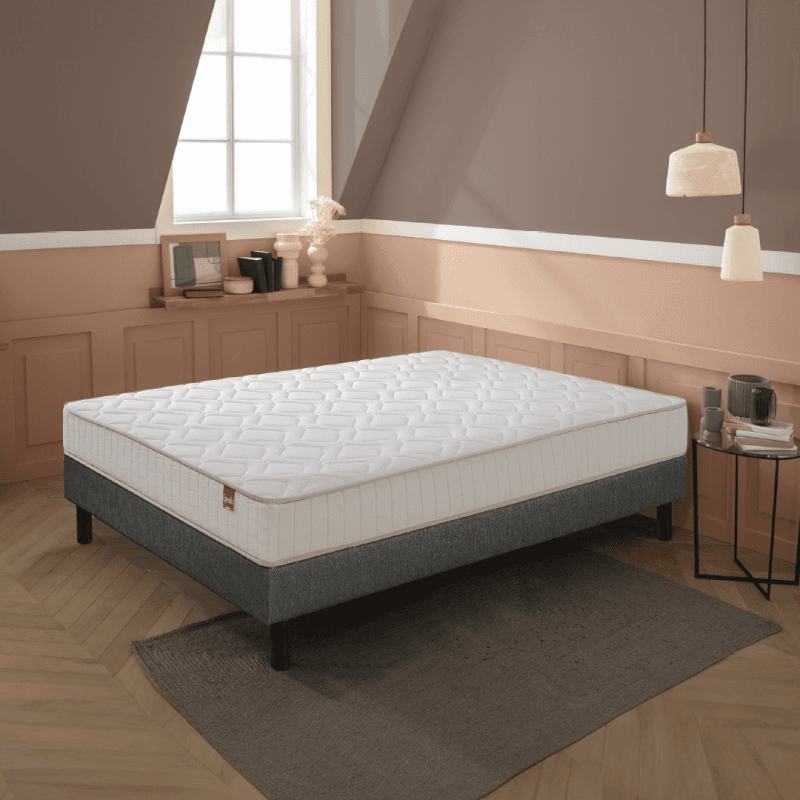 L'ensemble EPEDA 140 x 190 cm matelas + sommier + pieds confort ferme.