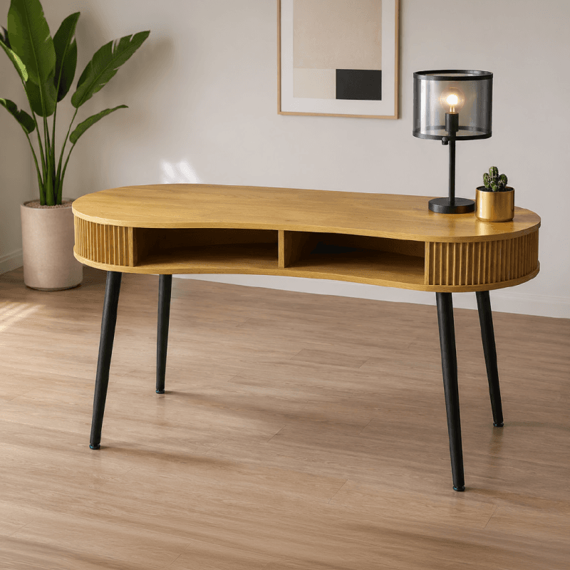 Bureau ovale avec rangements.